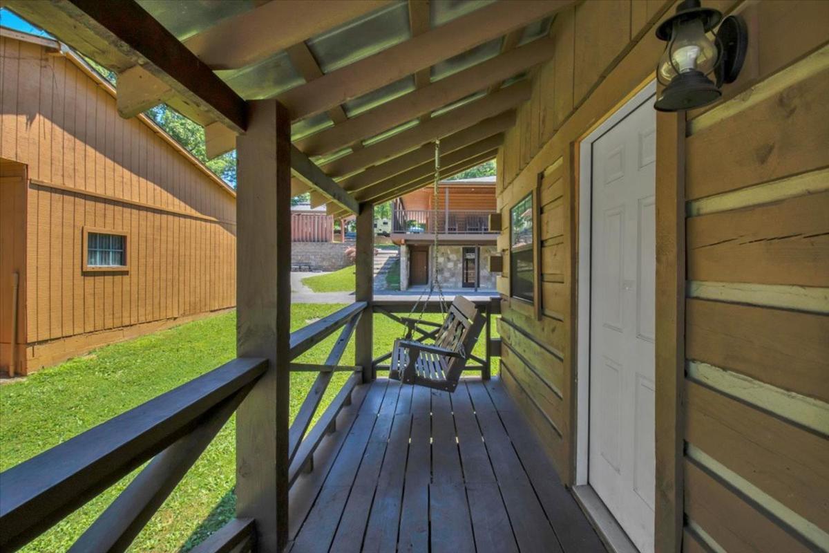 Cabin Oasis Near Smoky Mountains Pigeon Forge Exterior photo