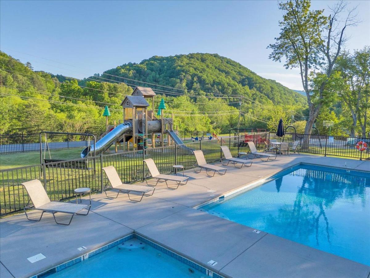 Cabin Oasis Near Smoky Mountains Pigeon Forge Exterior photo