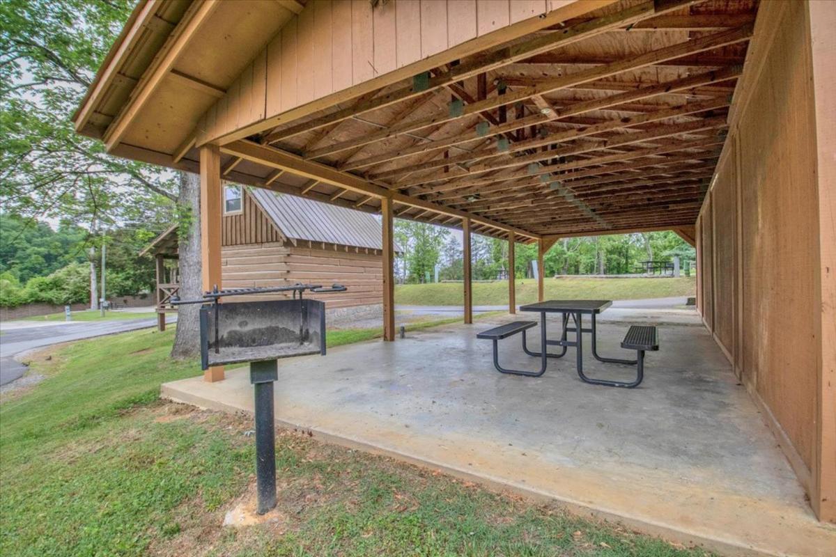 Cabin Oasis Near Smoky Mountains Pigeon Forge Exterior photo