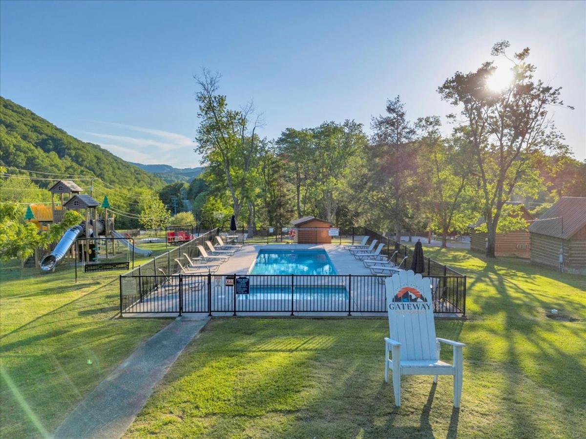 Cabin Oasis Near Smoky Mountains Pigeon Forge Exterior photo